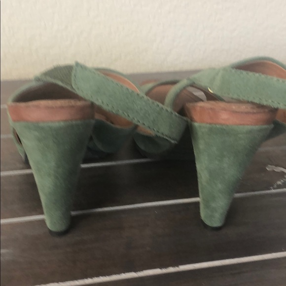 Shoes - Picture 3 of 8